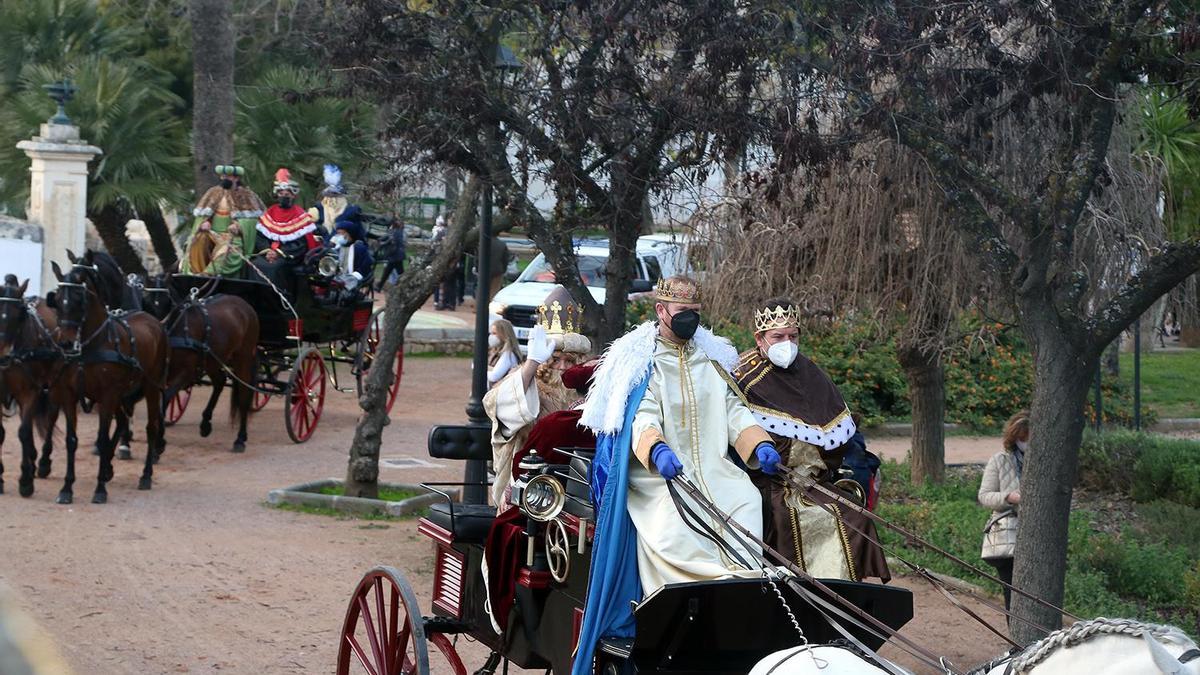Los Reyes Magos en Montilla, en coche de caballos.