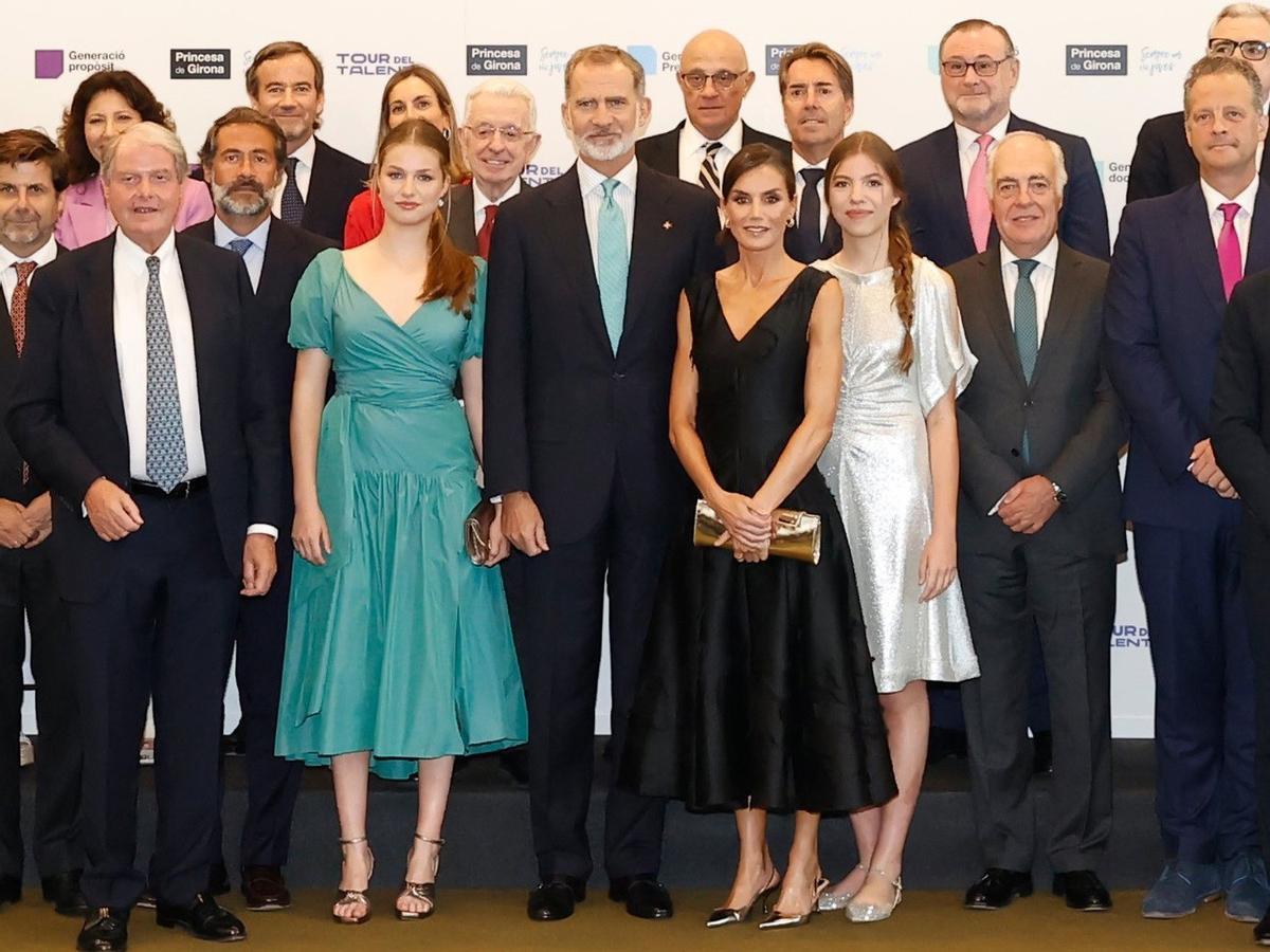 Los reyes Felipe e Letizia acompañados por las princesas Leonor y Sofía.