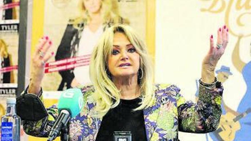 La cantante Bonnie Tyler, ayer en Santiago.  | // XOÁN ÁLVAREZ