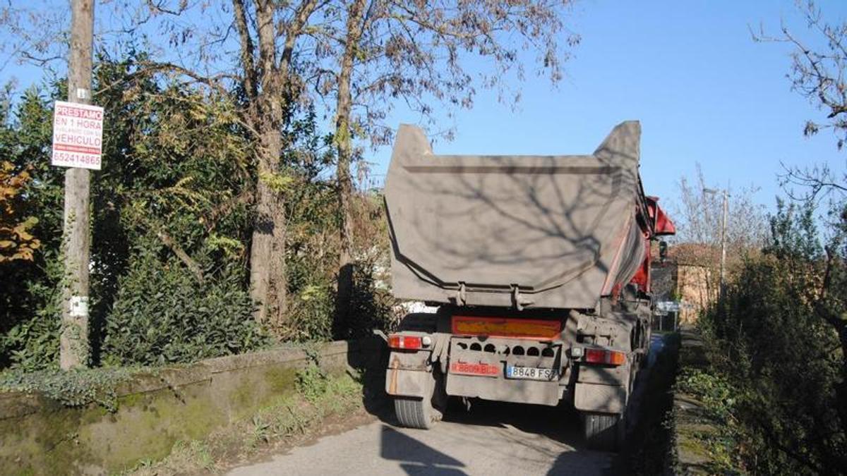 Un camión en La Ponte de Cayés