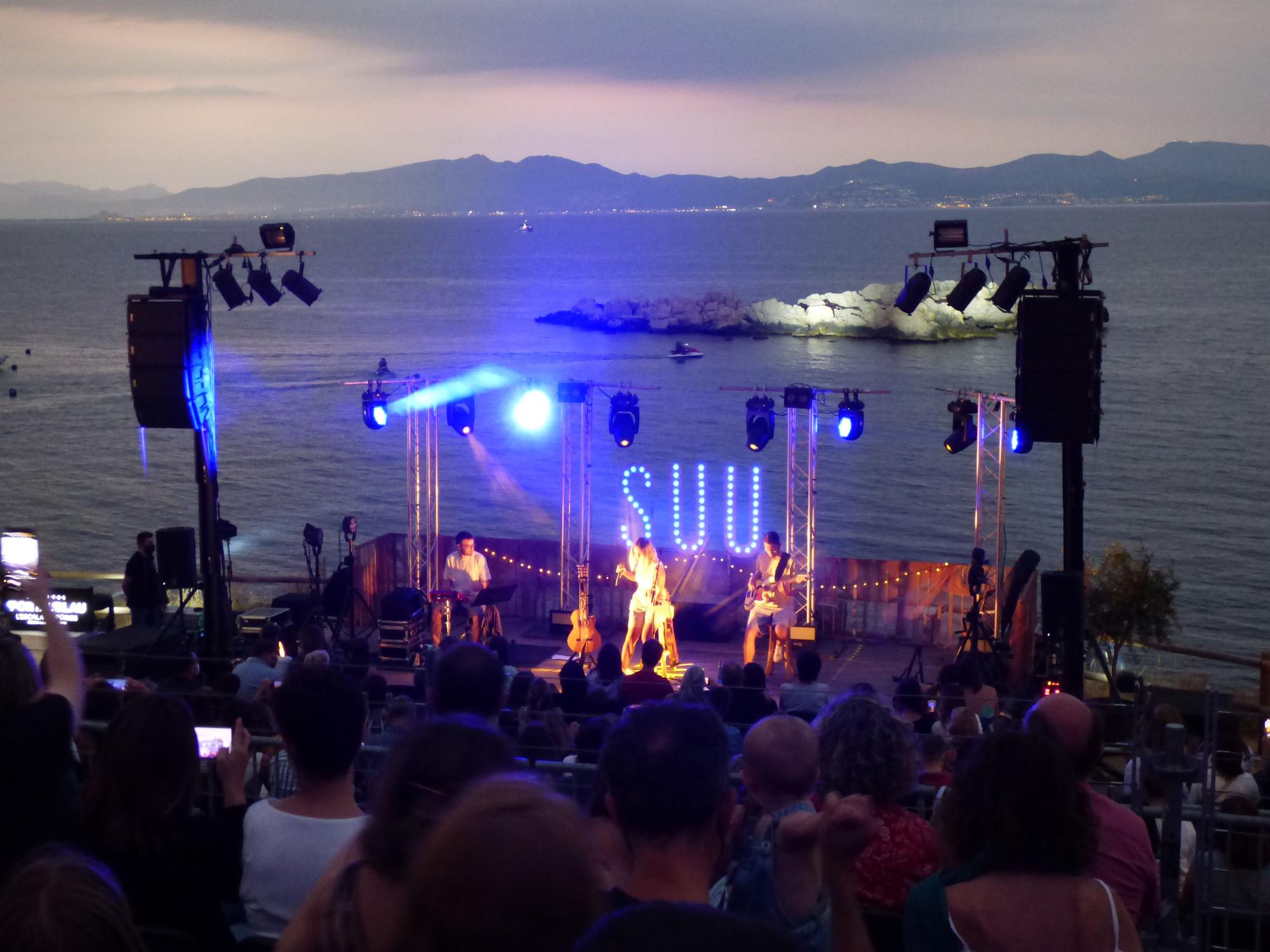 Suu actua al Festival Portalblau de l'Escala