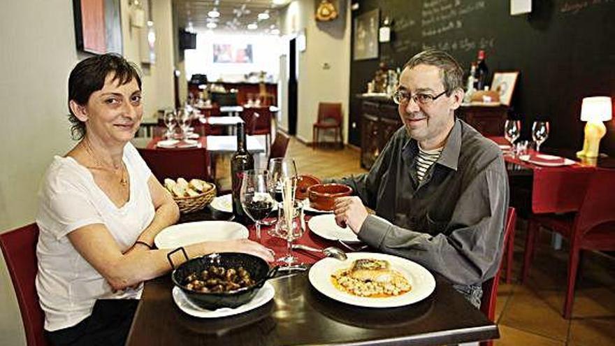 Pietat Valenzuela i Artur Sagués, al restaurant Cap i Pota.