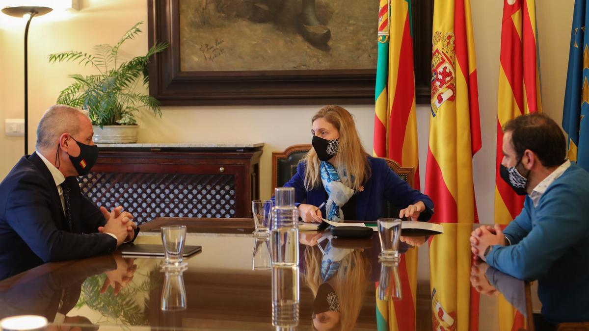 Marco, en la reunión que ha mantenido este miércoles con el concejal de Deportes y el presidente de la RFEB.