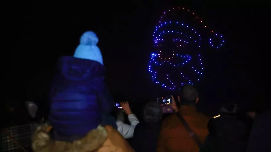 El espectáculo de drones enciende la Navidad