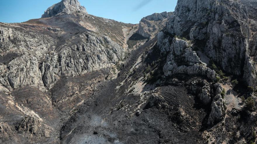 Vistas aéreas del incendio de Bolulla