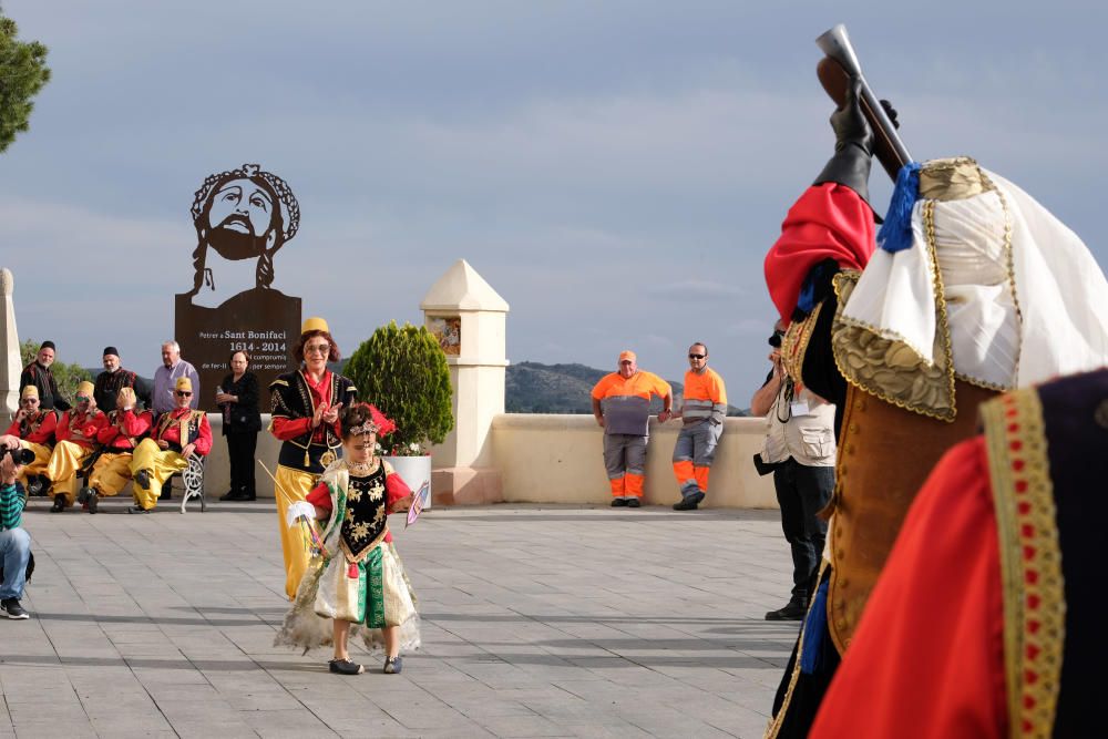 Los Moros y Cristianos se despiden de los cargos festeros de 2019 y dan la bienvenida a los de 2020