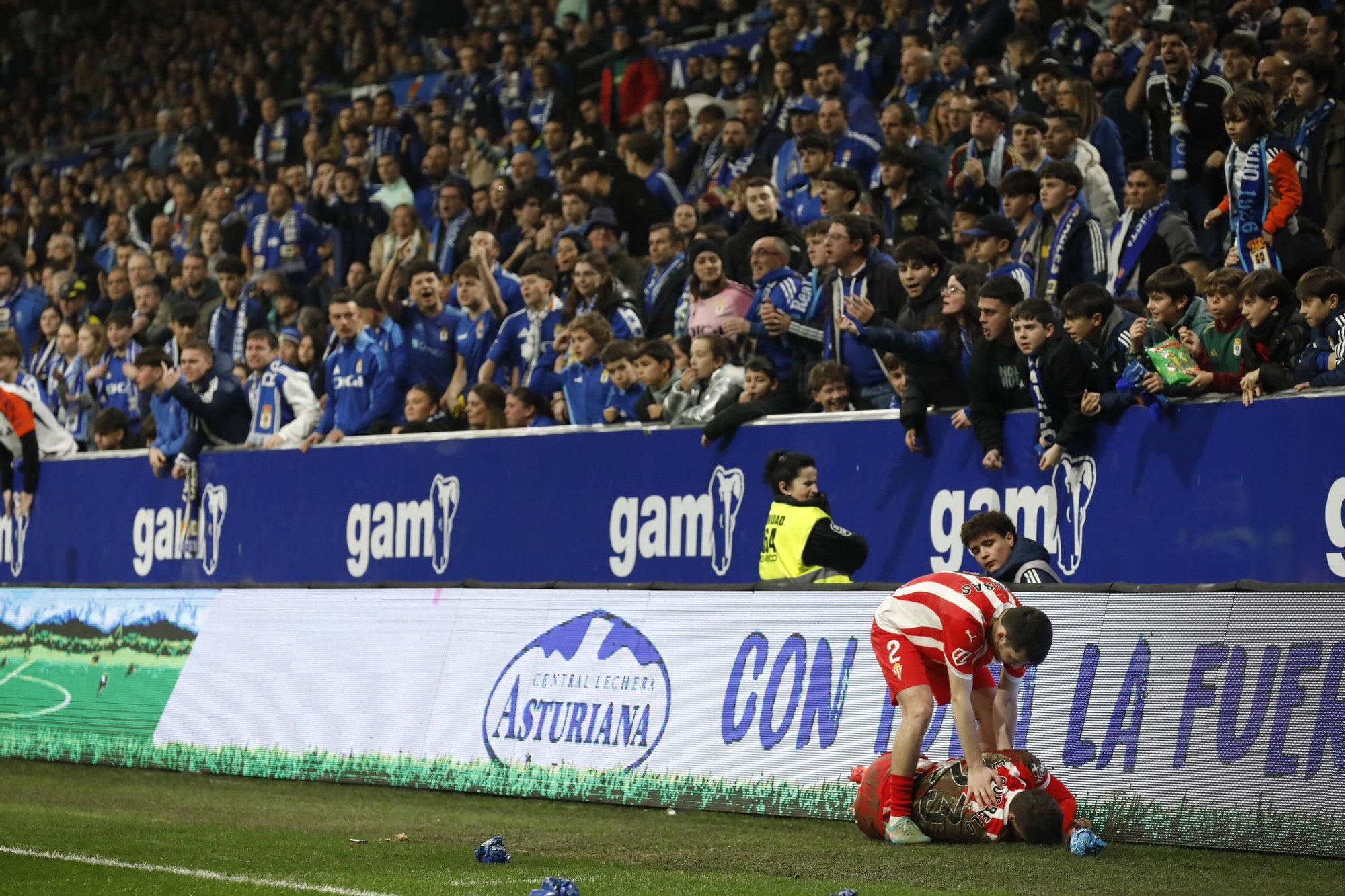 Así fue el derbi asturiano: todas las fotos del encuentro entre el Oviedo y el Sporting en el Tartiere