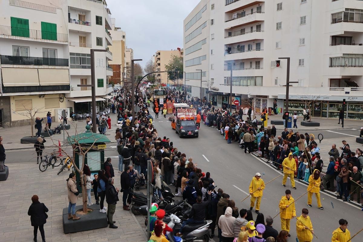 Búscate en las imágenes de la rúa de Carnaval de Ibiza