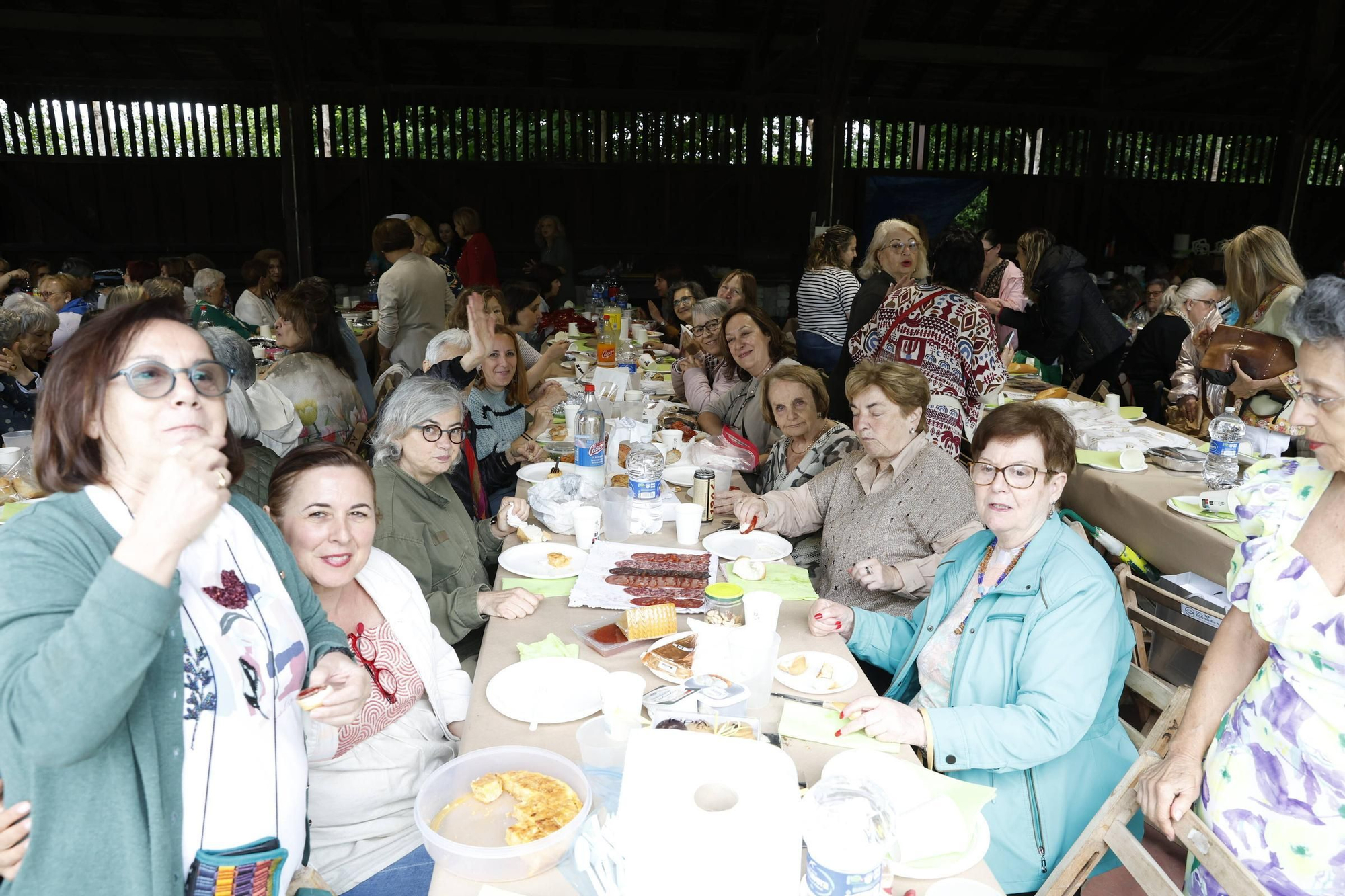 Así fue la fiesta "Femenino y Plural" en Gijón con 600 mujeres en el Muséu del Pueblu d'Asturies (en imágenes)