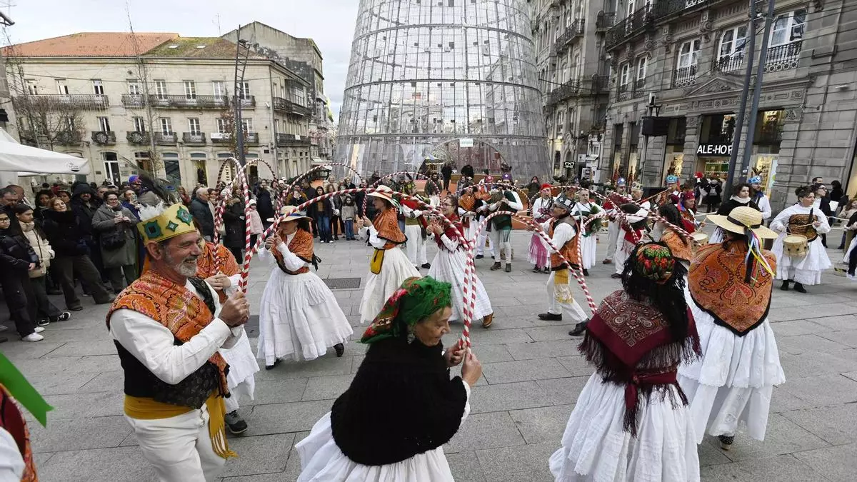 Los Ranchos de Reis vuelven a llenar Vigo de música y tradición por Navidad