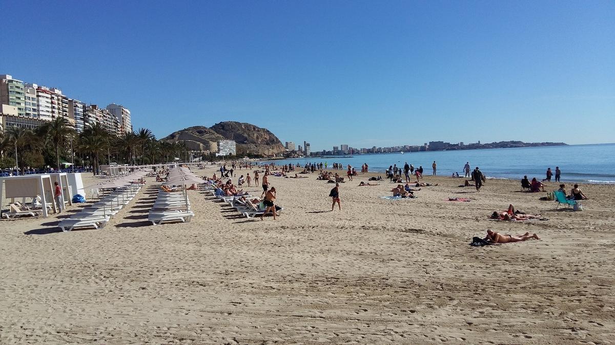 La playa del Postiguet de Alicante.