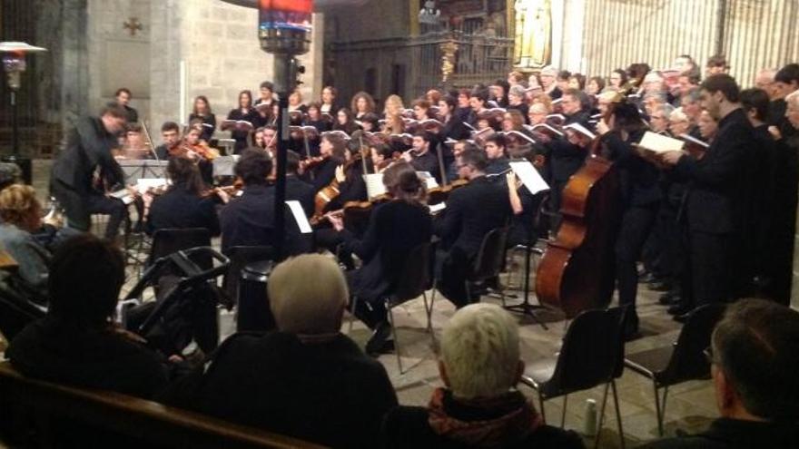 Un moment de l&#039;actuació a la basílica de Sant Feliu