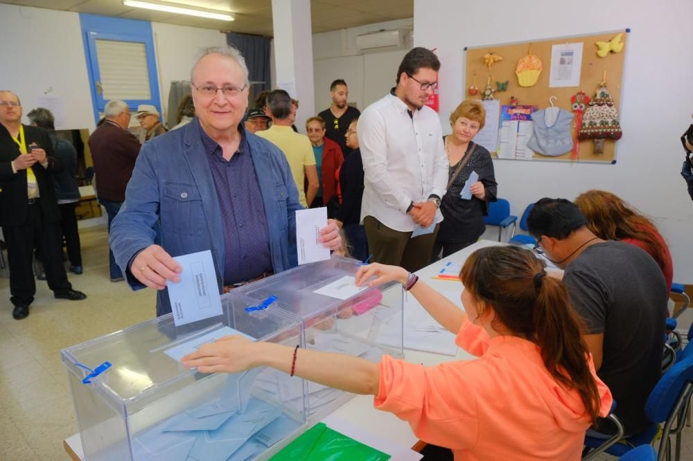 Els alcaldables de Figueres votant