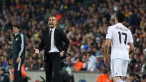 Álvaro Arbeloa y Pep Guardiola, durante el clásico de vuelta de las semifinales de Champions de la temporada 2010/2011.