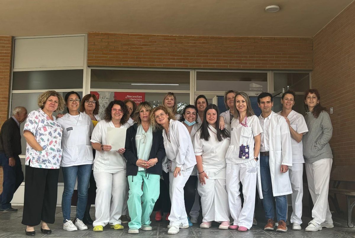 Personal concentrado en uno de los centros de salud del departamento de Torrevieja