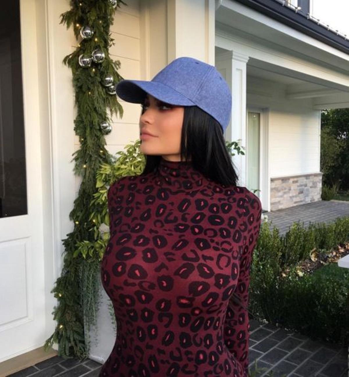 Kylie Jenner con gorra
