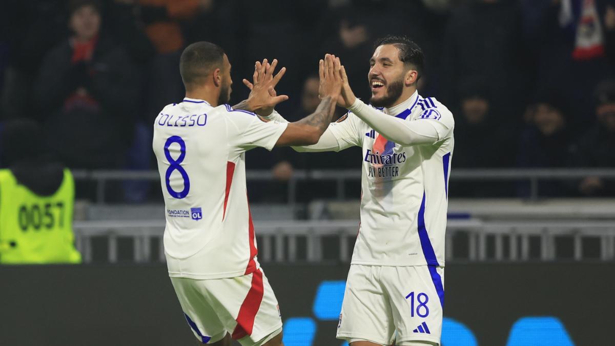 Corentin Tolisso y Rayan Cherki celebran un gol del Olympique de Lyon