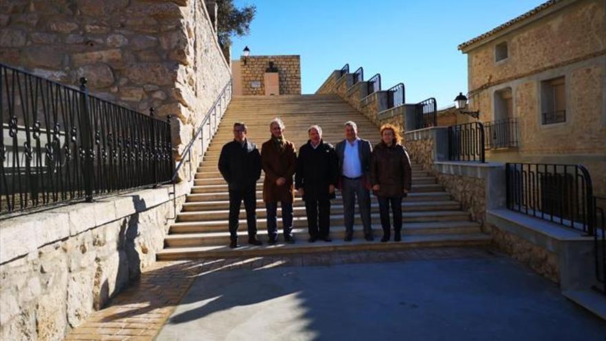 La localidad estrena la renovación de la plaza y la subida a la iglesia