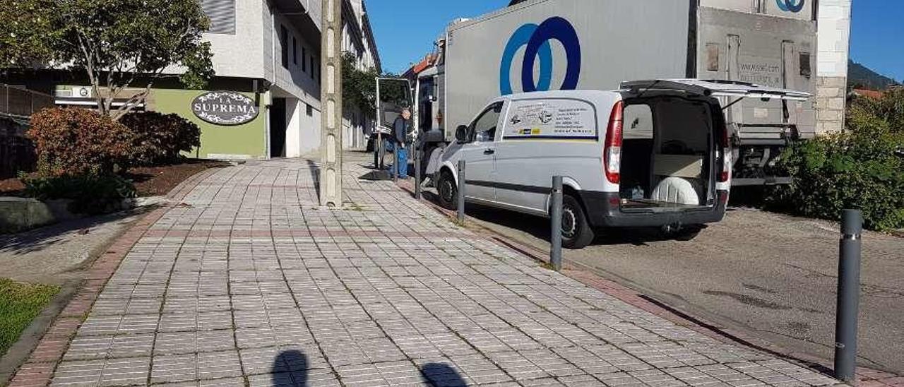 La céntrica calle Curros Enríquez, que permite acceder a O Rosal.