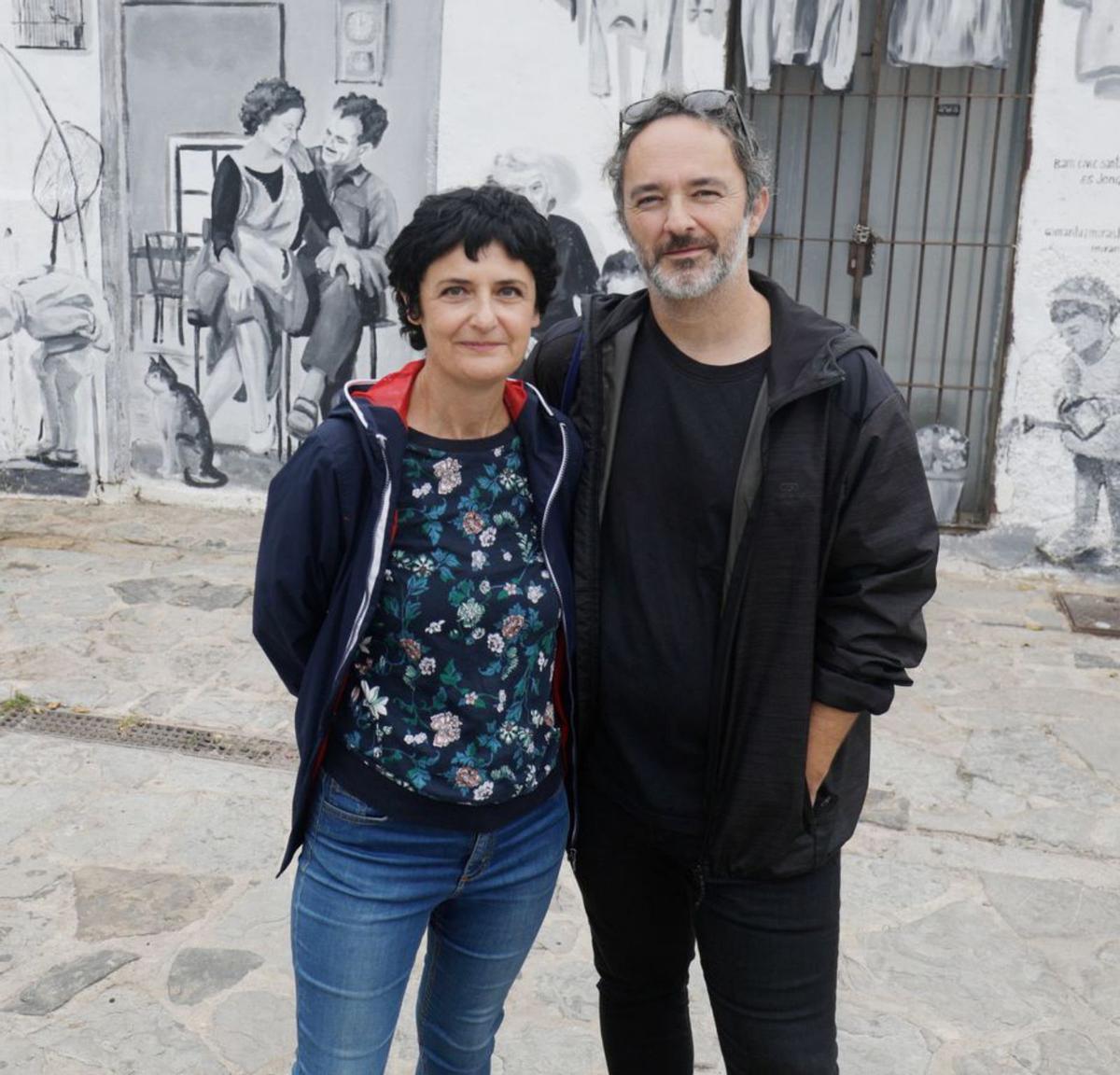 El mural creado por los artistas Llum Miranda y Daniel Reglero en la plaza del Vapor 33. |  M. MIELNIEZUK