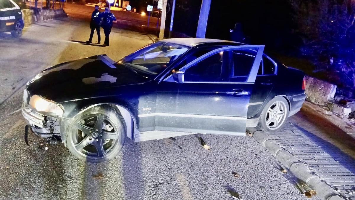 Estado en el que quedó el coche tras sufrir el accidente en Alcúdia.