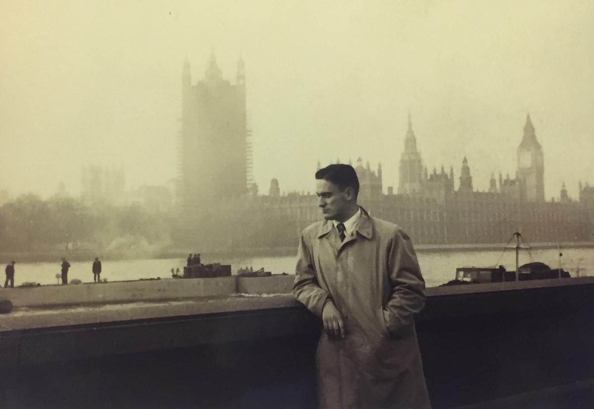 Bohigas, de joven, en un viaje a Londres.