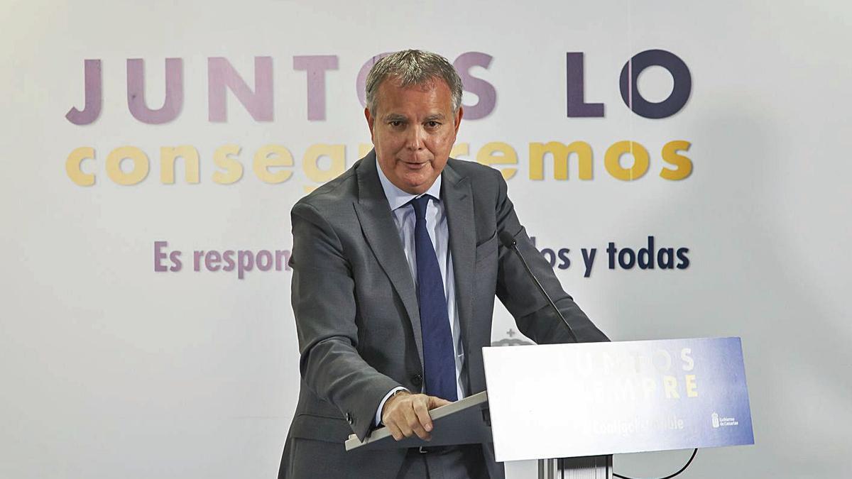 Sebastián Franquis, consejero de Vivienda, en una reciente rueda de prensa.