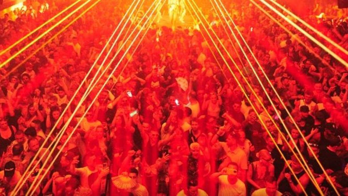 Interior de una discoteca de Ibiza durante su apertura esta temporada.