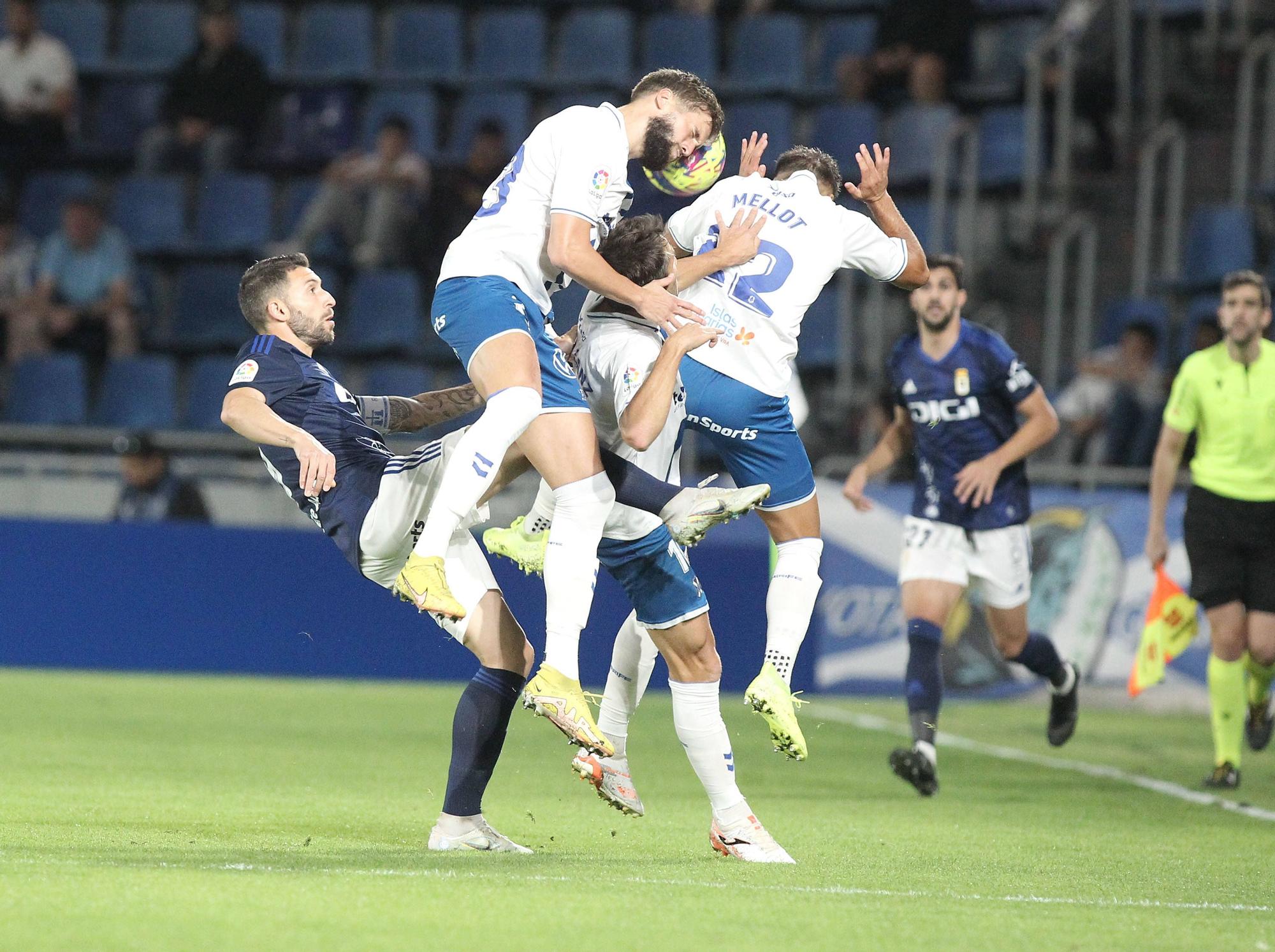 En imágenes: así fue el Tenerife-Real Oviedo disputado en el Heliodoro