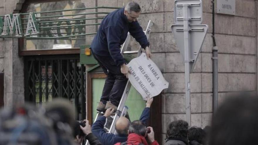 Palma schraubt Schilder ab: Herzog von Palma ohne Straße