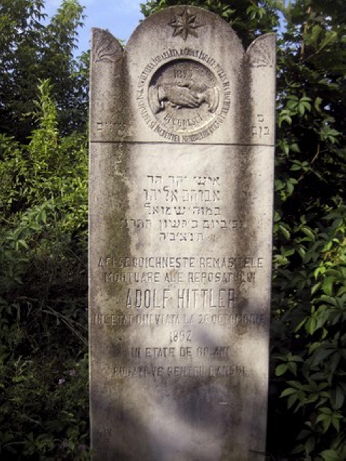 La tumba del sombrerero judío Adolf Hitler, hoy, en el cementerio judío Filantropía, en Bucarest. La tumba del sombrerero judío Adolf Hitler, hoy, en el cementerio judío Filantropía, en Bucarest.