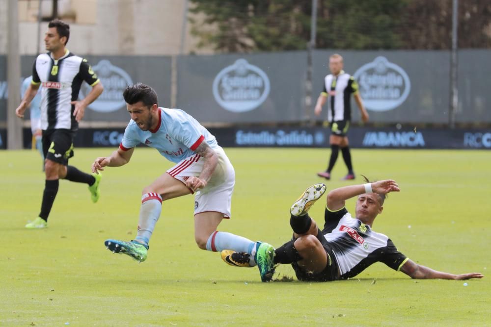 Las mejores imágenes de la semifinal del playoff de ascenso entre el Celta B y el Cartagena en un campo de Barreiro abarrotado.