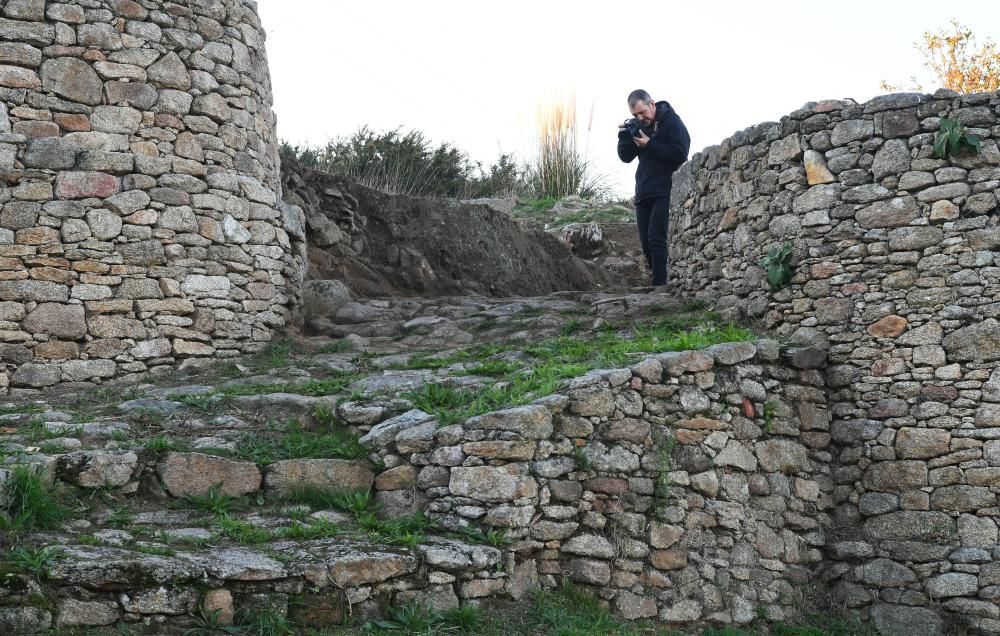 El yacimiento de Elviña tiene avanzados los trabajos anteriores a la restauración de estructuras que concluirá en febrero, previa a los informes técnicos para su apertura al público.