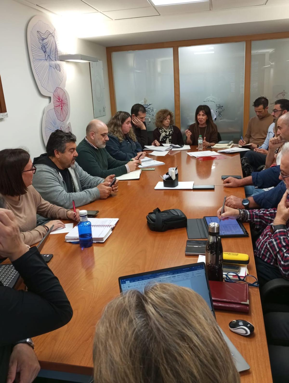 Reunión entre el Consistorio de Orihuela y los sindicatos