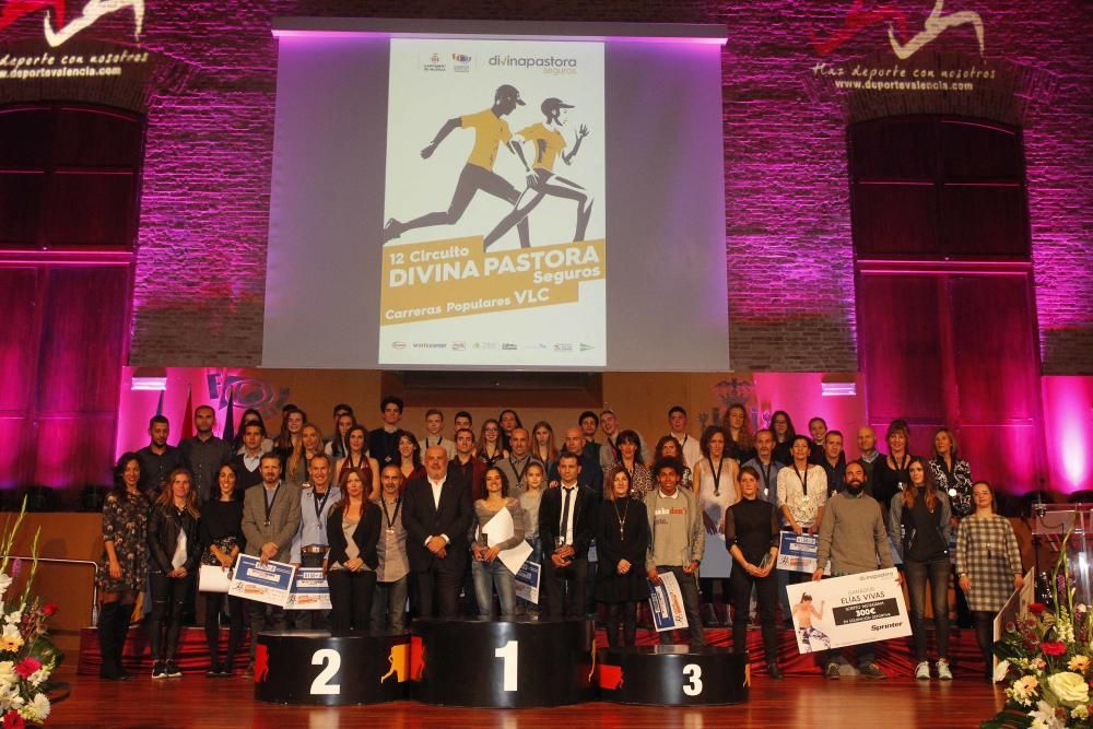 Todas las imágenes de la Gala de entrega de premios del Circuito Divina Pastora Valencia de Carreras Populares 2016