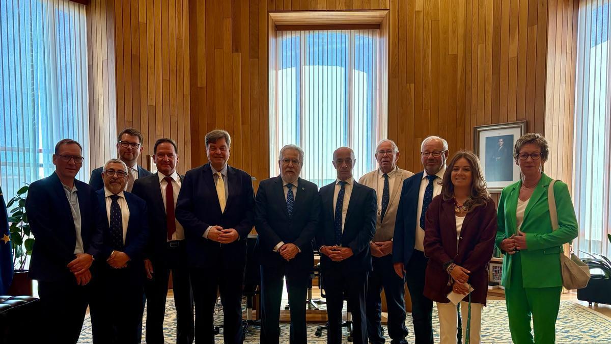 Visita de la delegación de Cuxhaven al Parlamento gallego.