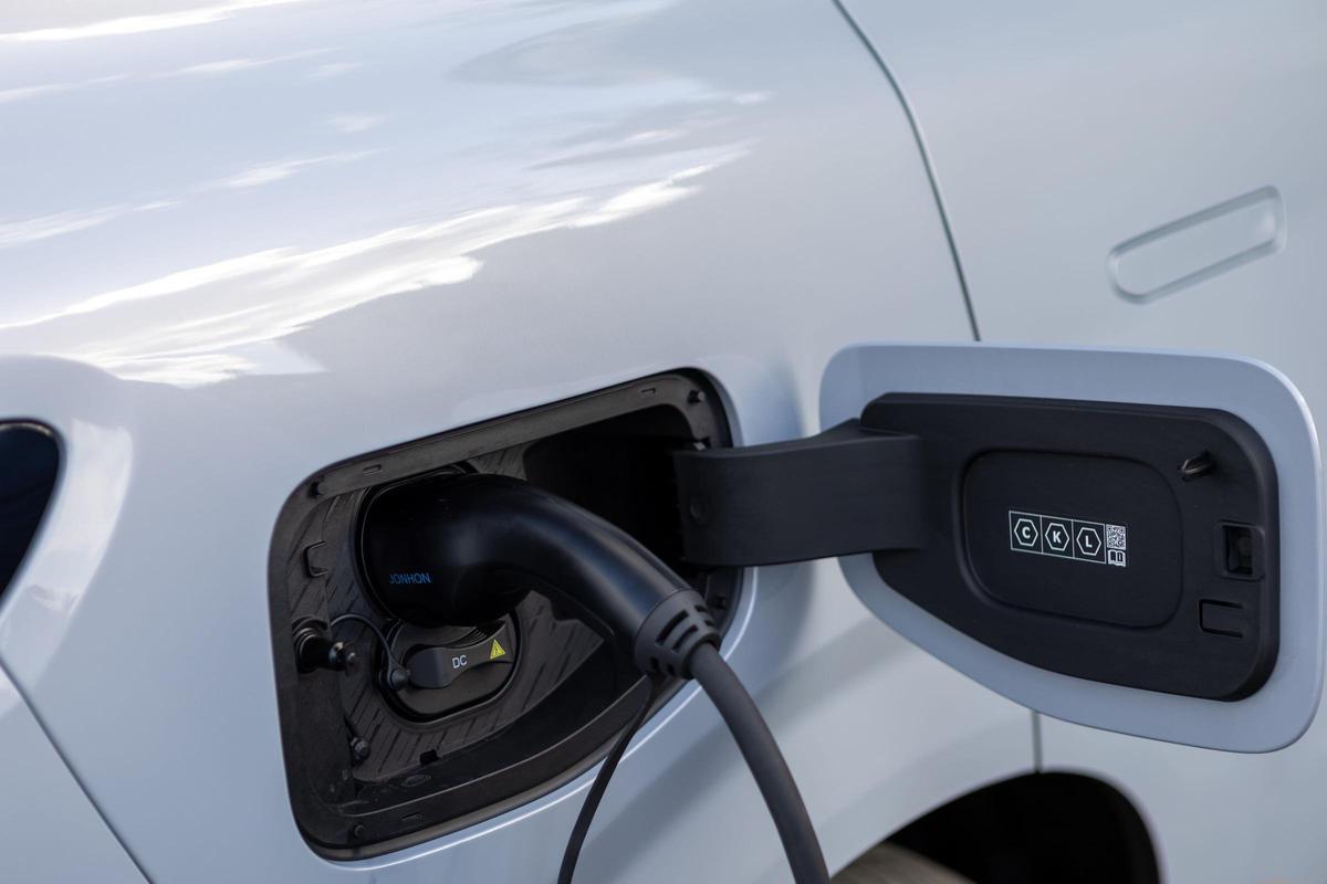 El cliente que desea un B10 100% eléctrico puede escoger entre dos opciones de batería: la ProMax y la Pro