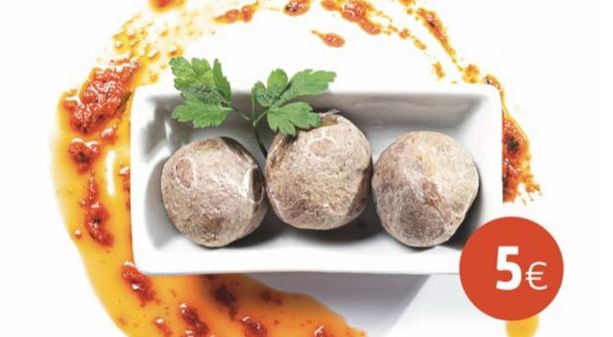 Plato solidario de papas arrugadas y mojo picón.