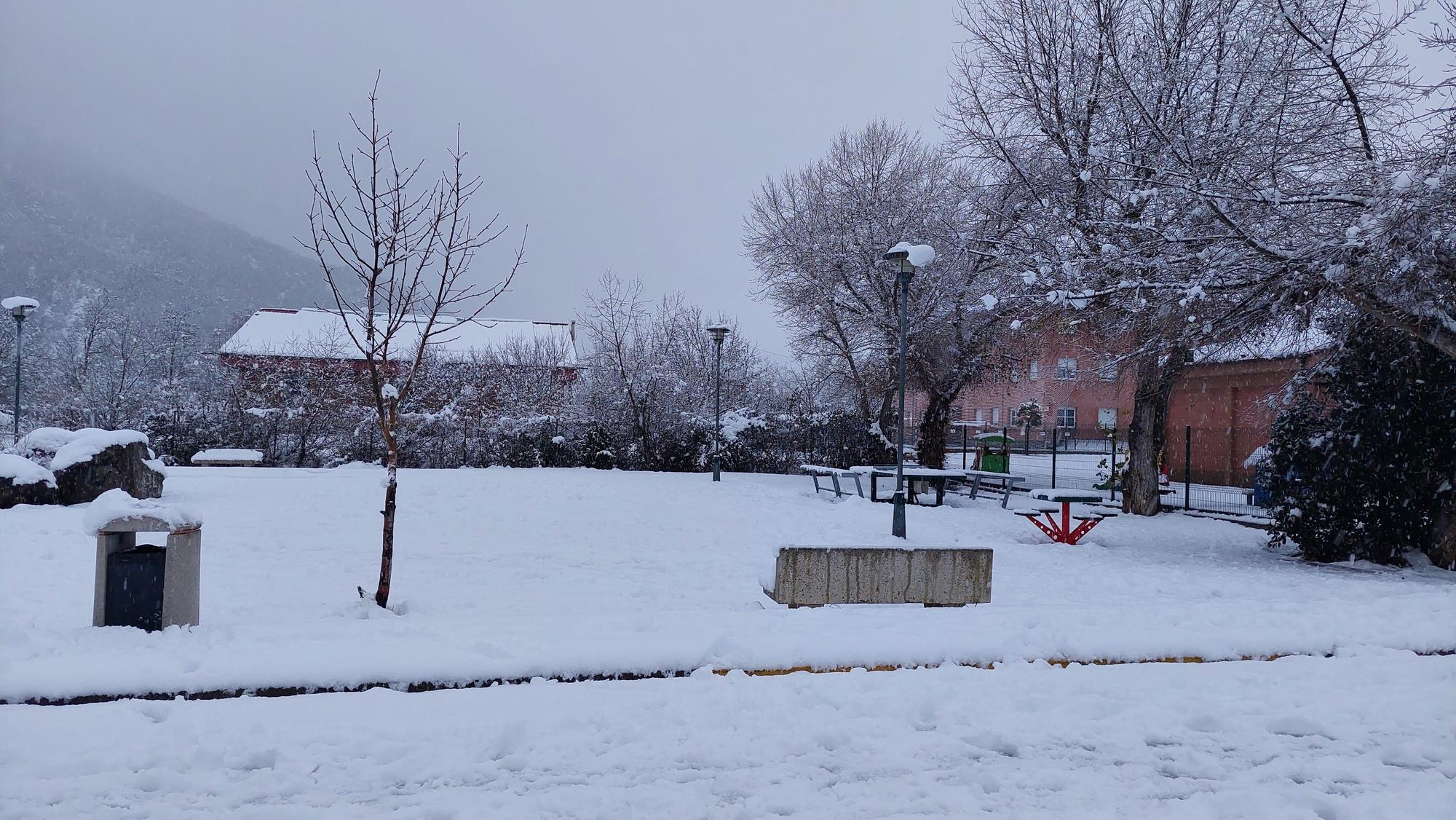 La borrasca Gérard cubre el norte de Aragón de nieve