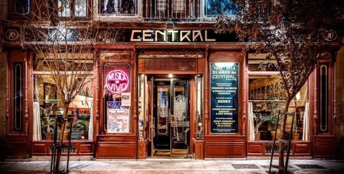 El Café Central, en su sede de siempre en la Plaza del Ángel, que abandonará en breve.
