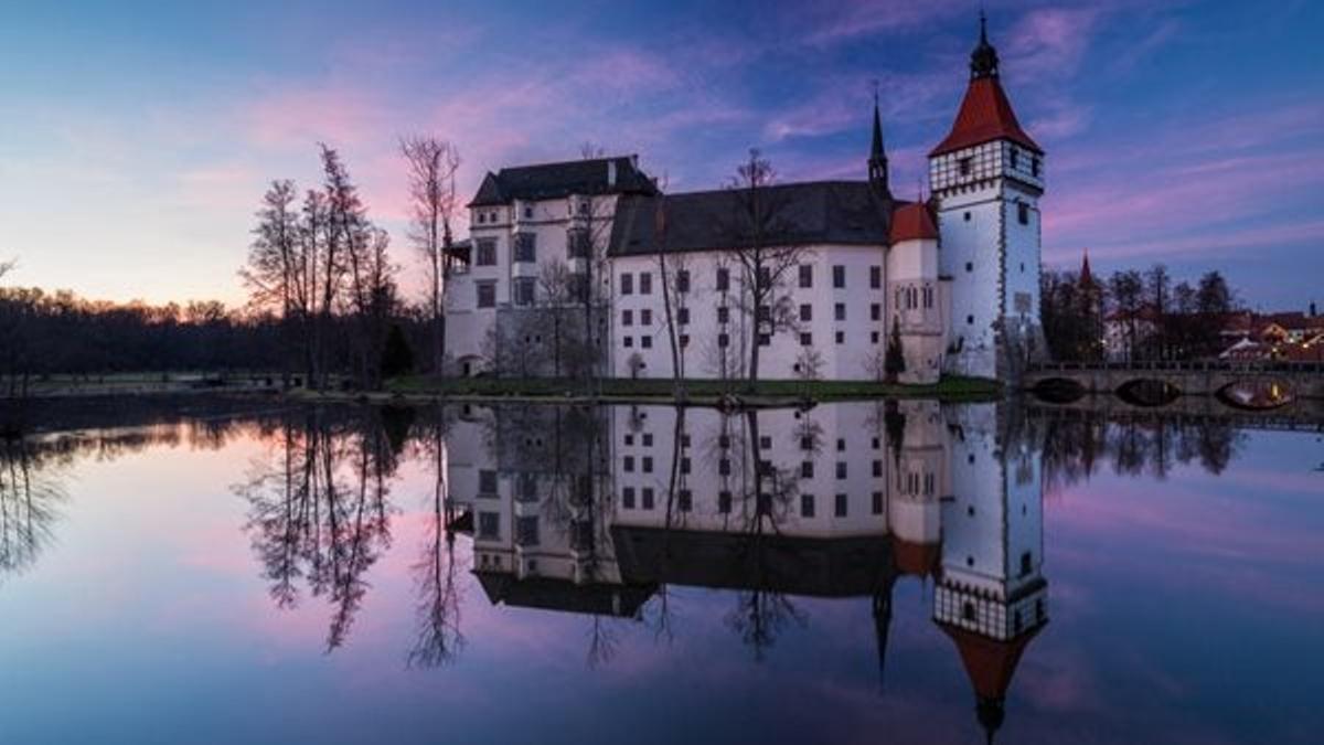 Castillos y palacios en medio del agua en la República Checa