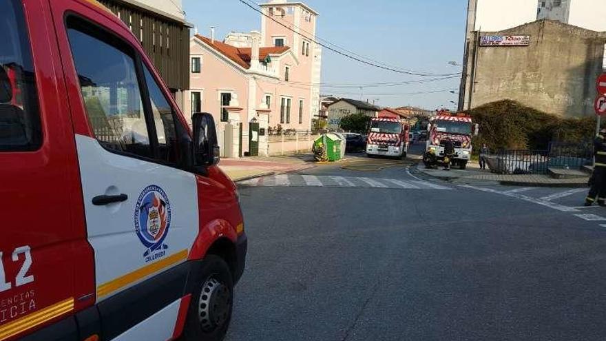 Solucionada una fuga de gas causada por obras en la Casa Rosa de O Burgo