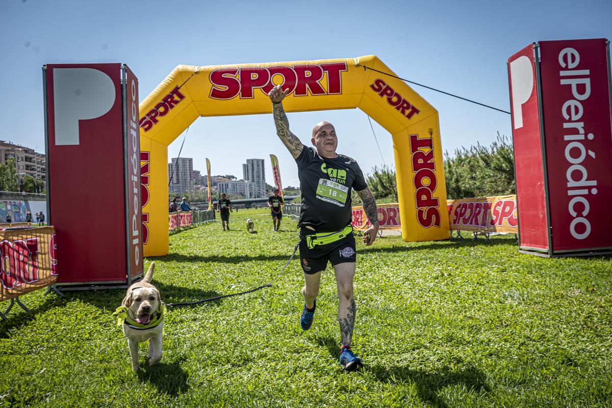 CAN WE RUN BARCELONA. La carrera organizada por Prensa Ibérica y El Periódico de Catalunya con la colaboración de Sport ,  donde las personas y sus mascotas perrunas corren en familia