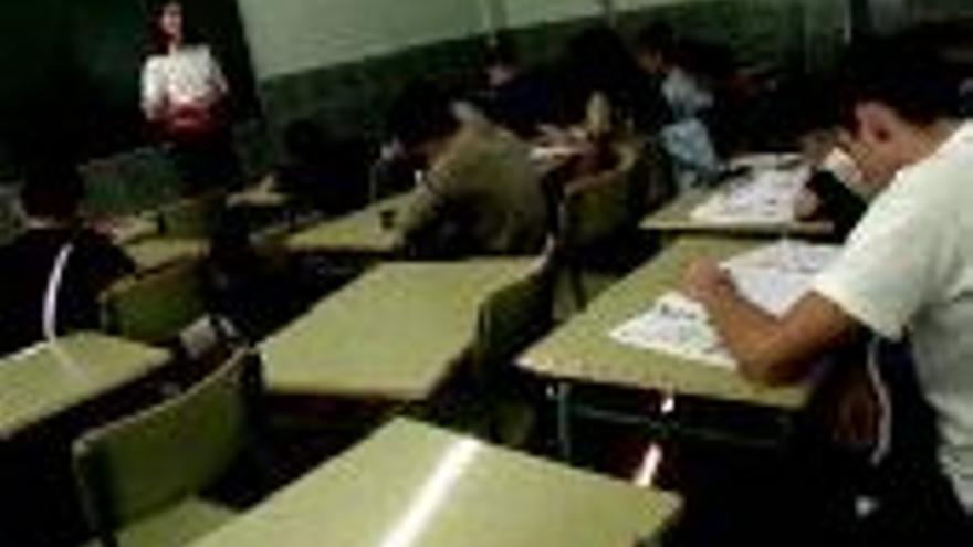 Padres piden que el maltrato a mujeres sea debatido en clase