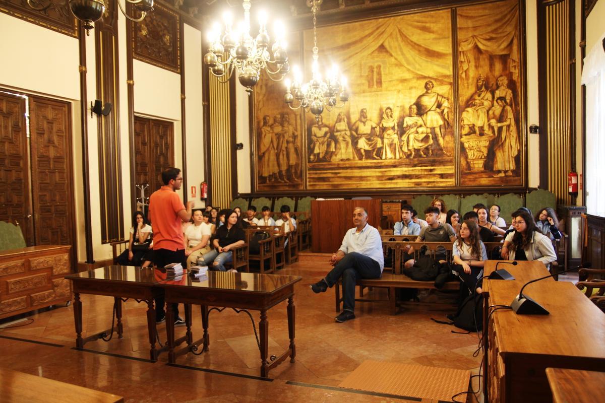 Estudiantes del colegio Medalla Milagrosa visitan el Ayuntamiento de Zamora