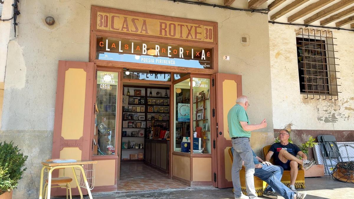 Exterior de la llibreria Casa Rotxé