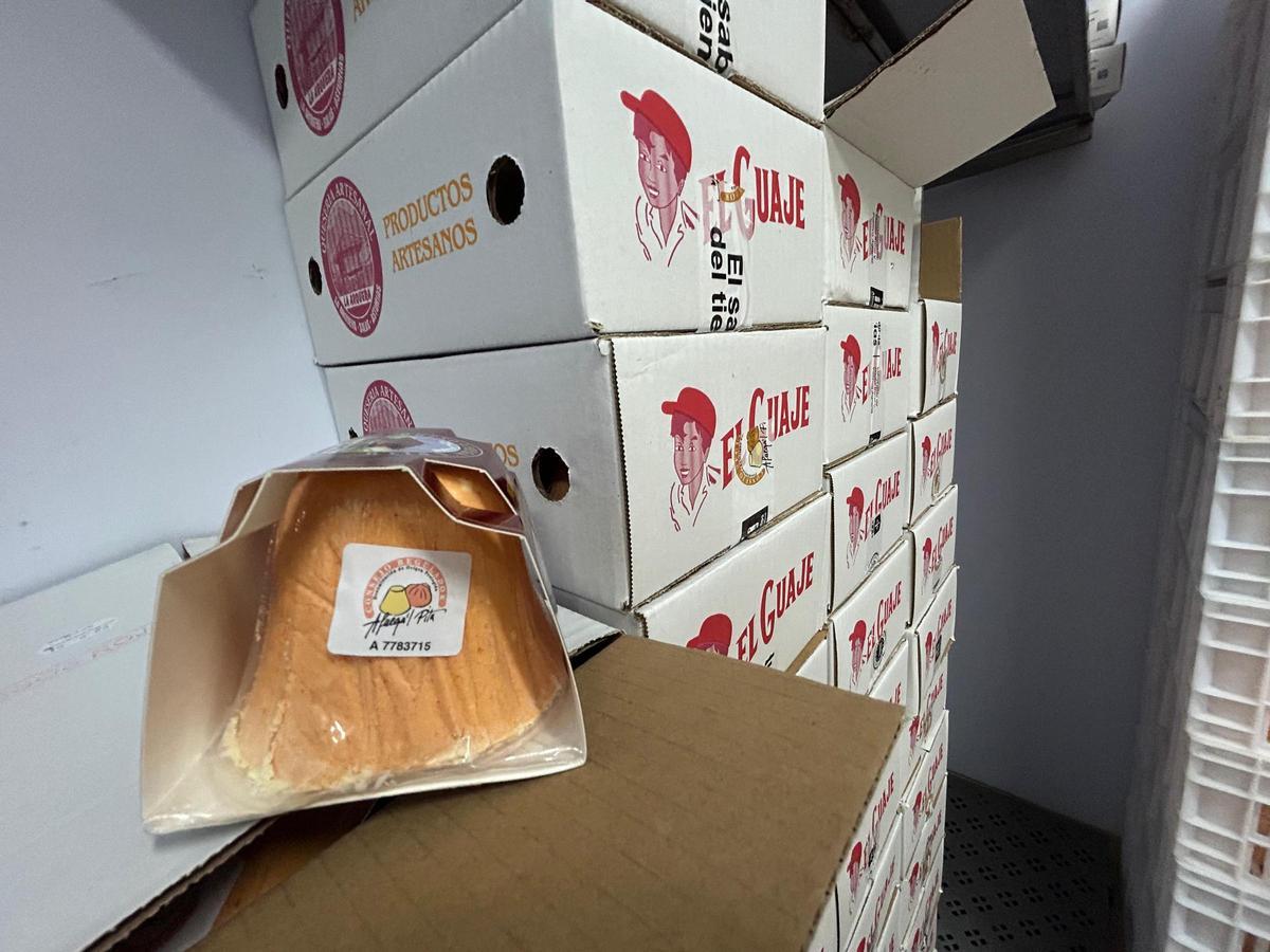 EN IMÁGENES: La quesería La Arquera y El Guaje, de Salas, "a pleno rendimiento" en la producción de Afuega'l Pito