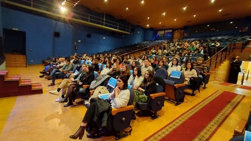 Público asistente a la jornada de salud mental en La Felguera. | D. O.