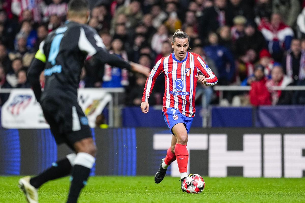 Antoine Griezmann of Atletico de Madrid in action during the UEFA Champions League 2024/25 League Phase MD7 match between Atletico de Madrid and Bayer 04 Leverkusen at Riyadh Air Metropolitano stadium on January 21, 2025, in Madrid, Spain. AFP7 21/01/2025 ONLY FOR USE IN SPAIN. Oscar J. Barroso / AFP7 / Europa Press;2025;SPAIN;SPORT;ZSPORT;SOCCER;ZSOCCER;Atletico de Madrid v Bayer 04 Leverkusen - UEFA Champions League 2024/25 League Phase MD7;
