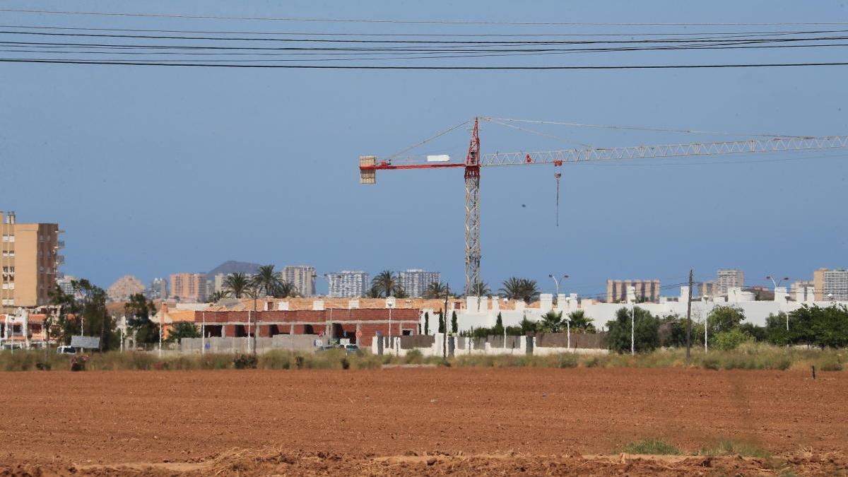 PSOE, PP y Cs acuerdan ampliar la franja sin abonos del Mar Menor a los 1.500 metros